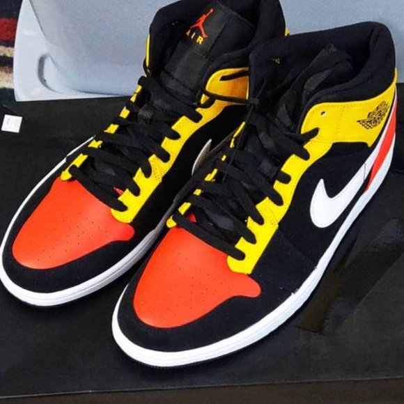 Jordan 1 Mid Black Amarillo Orange - Picture 5 of 6
